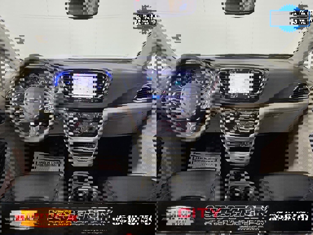 Used 2024 Chrysler Pacifica Touring-L image 29