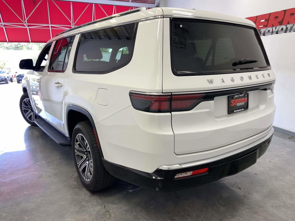 Used 2025 Jeep Wagoneer L Series II AWD/4WD image 5