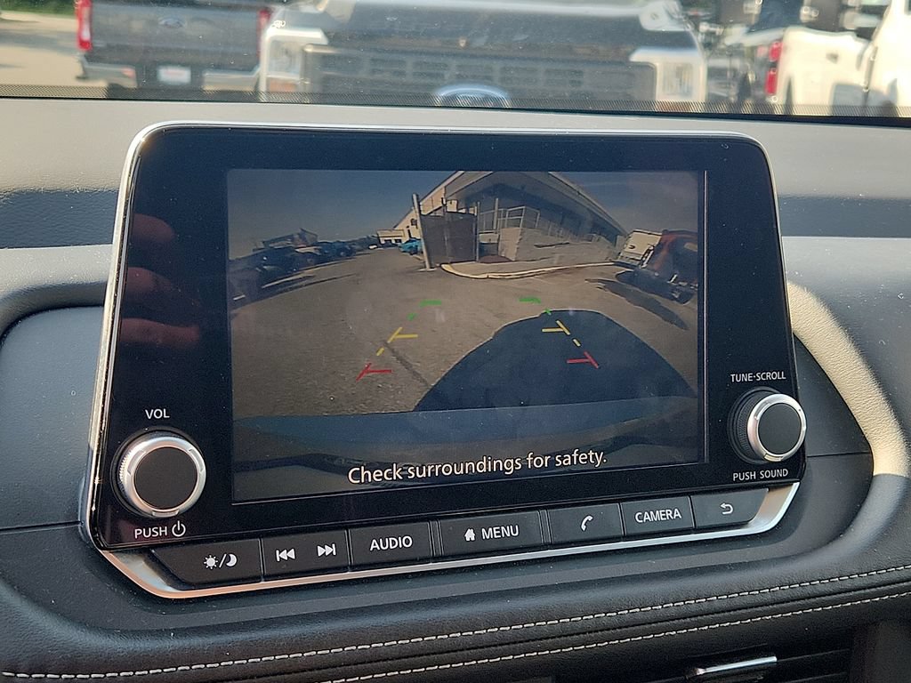 Used 2025 Nissan Rogue SV FWD image 17