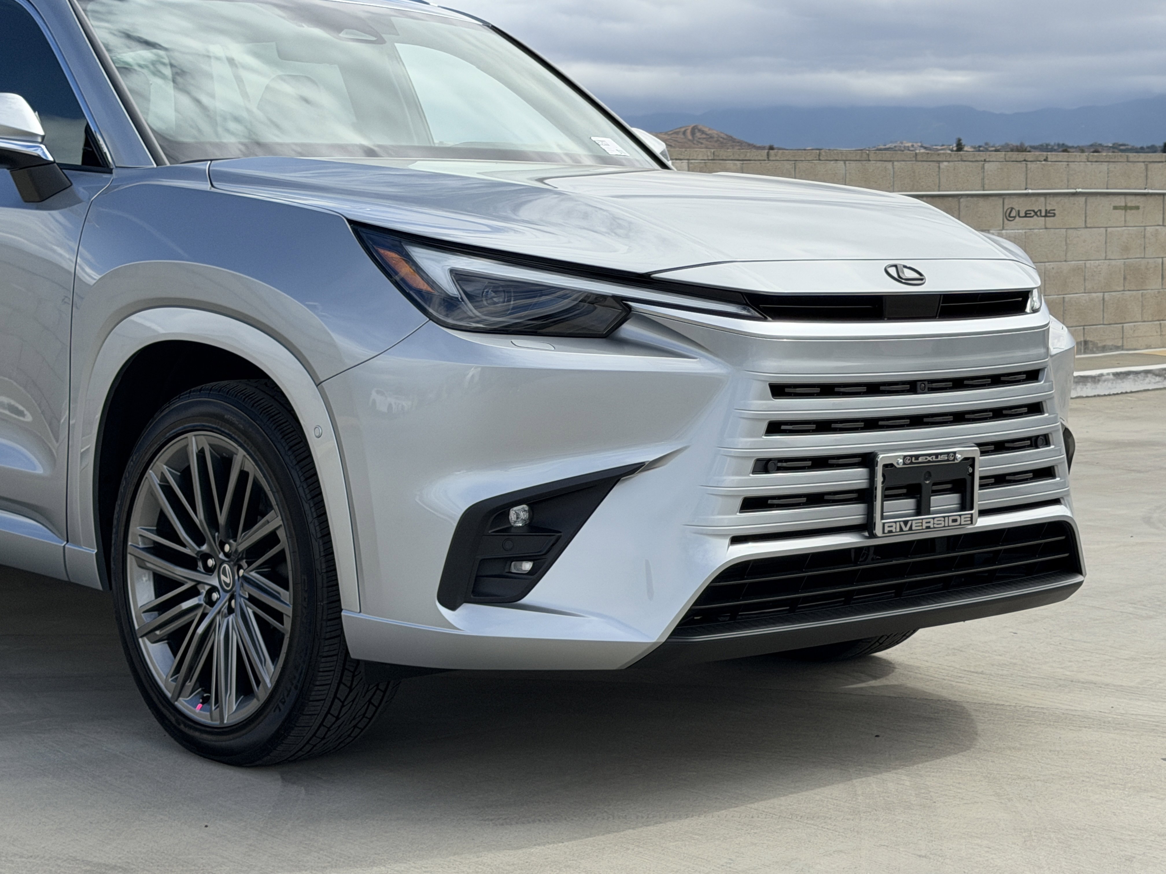 New 2026 Lexus TX 550h AWD Plug-In Hybrid image 3