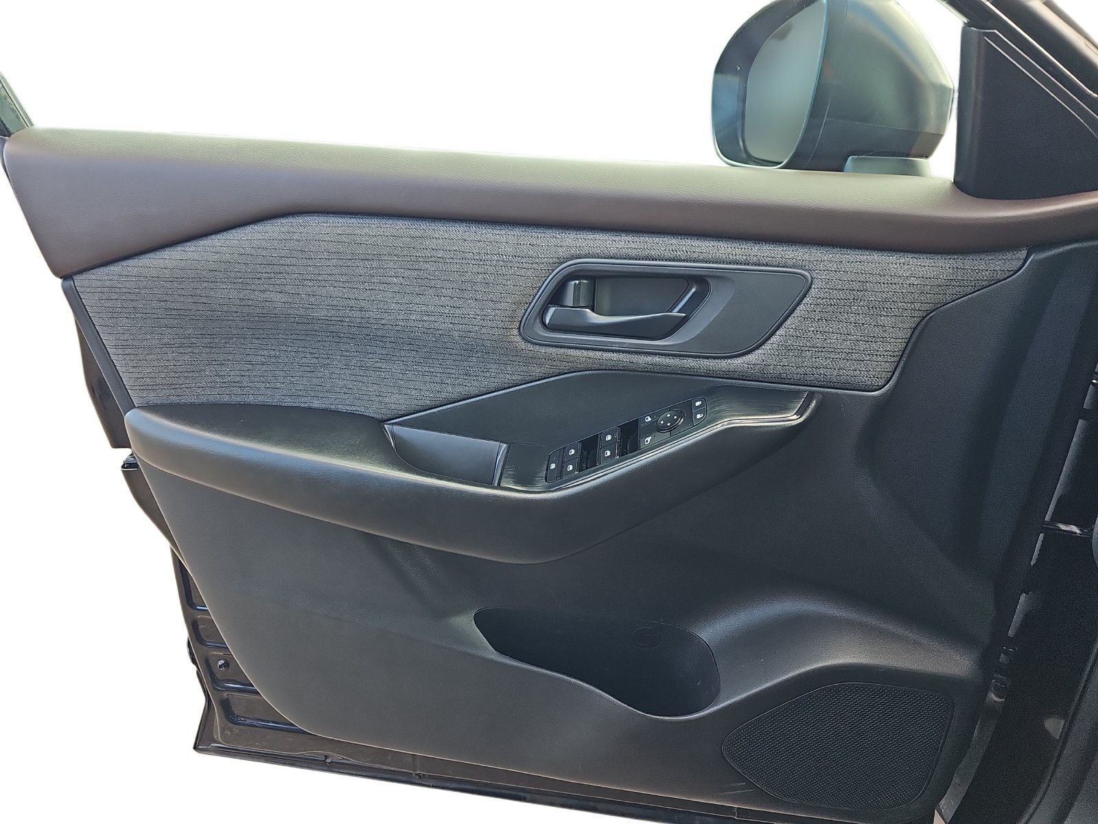 Used 2023 Nissan Rogue S AWD/4WD image 26