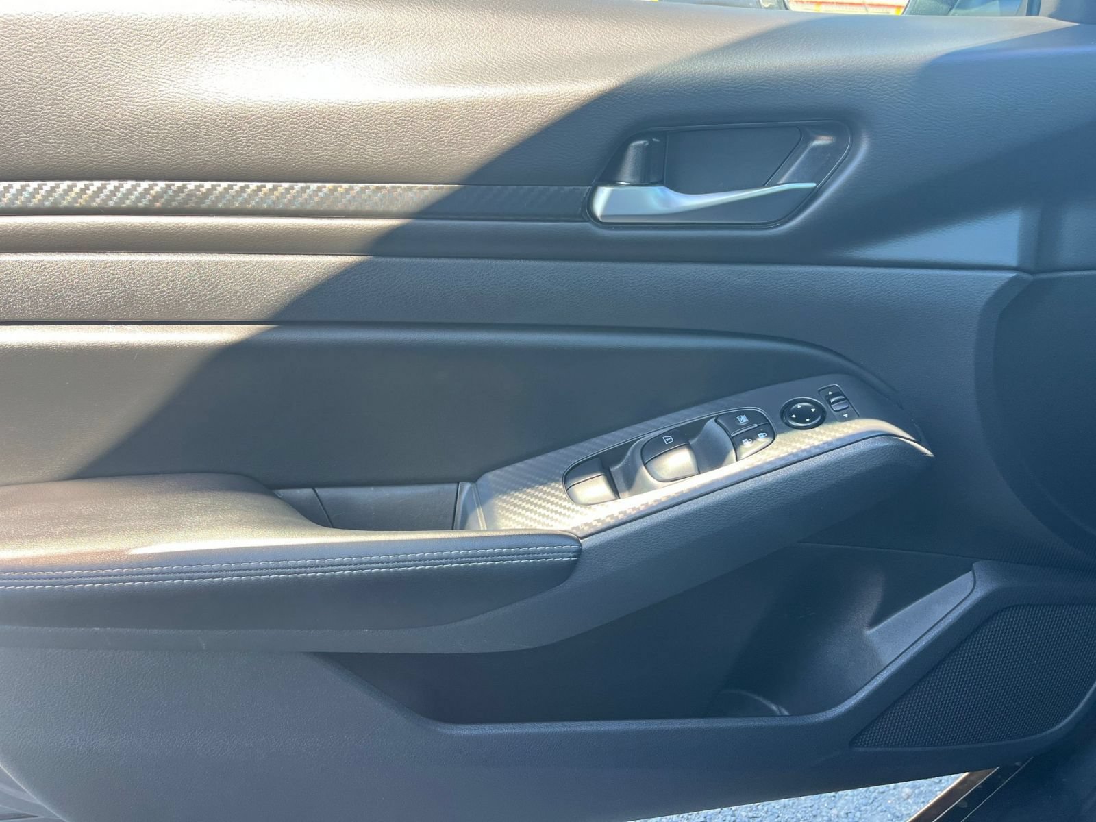 Used 2025 Nissan Altima 2.5 SV FWD image 18