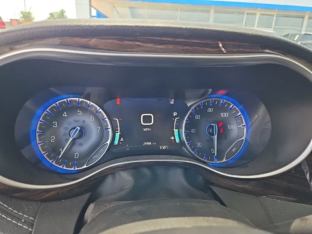 Used 2023 Chrysler Pacifica Limited FWD image 11