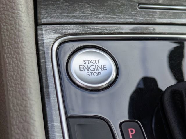 Used 2018 Volkswagen Passat 2.0T SE w/ SE Lighting Package image 32