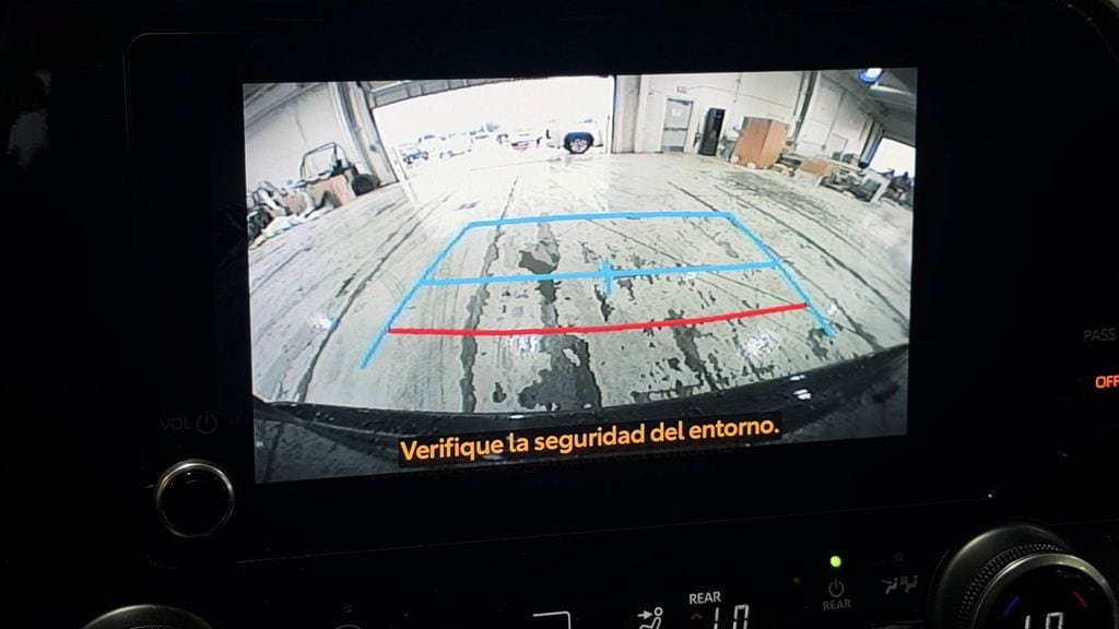 Used 2024 Toyota Highlander LE FWD image 16