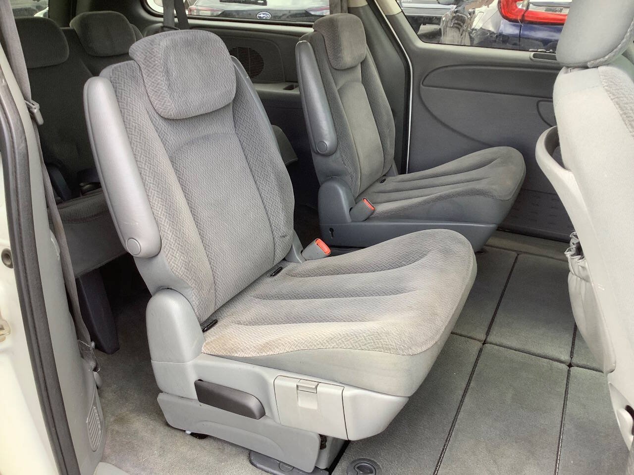 Used 2006 Chrysler Town & Country LX w/ Popular Equipment Group II FWD image 24
