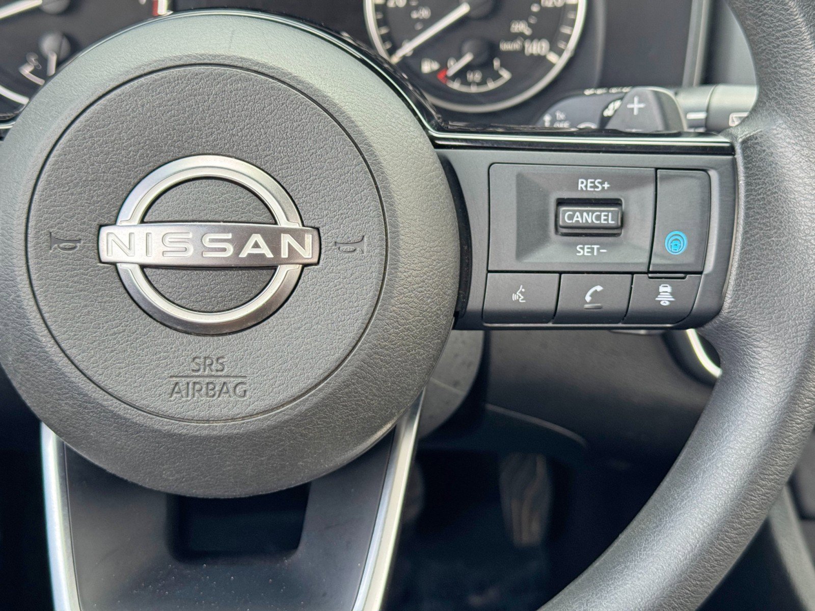 Used 2023 Nissan Rogue SV image 21