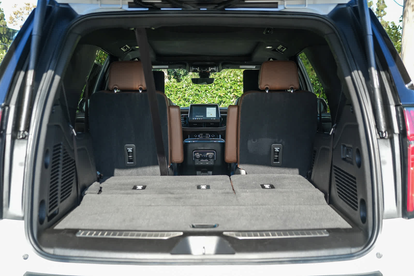 Used 2021 Chevrolet Tahoe High Country w/ Premium Package AWD/4WD image 25