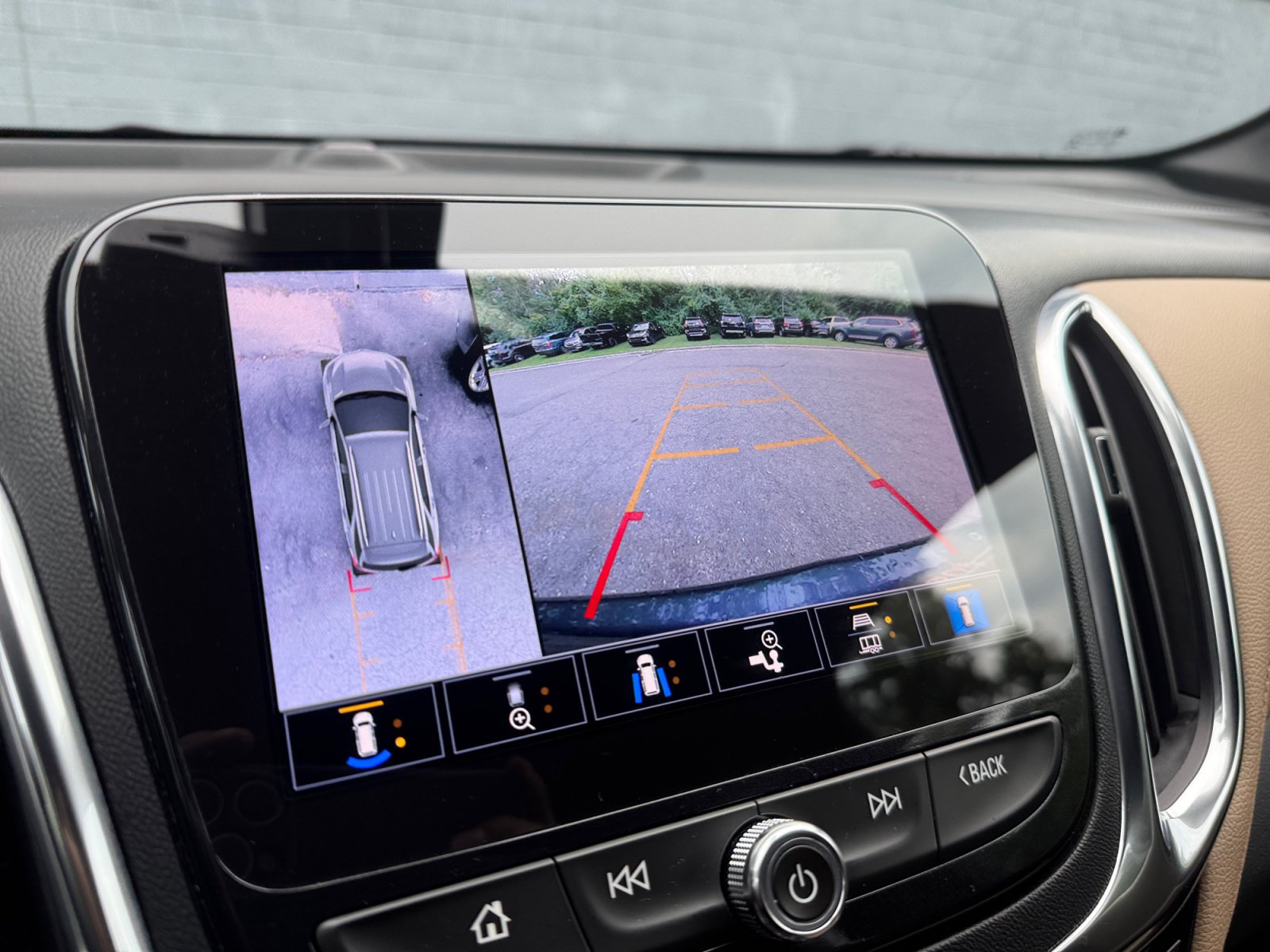 Used 2022 Chevrolet Equinox Premier AWD/4WD image 17