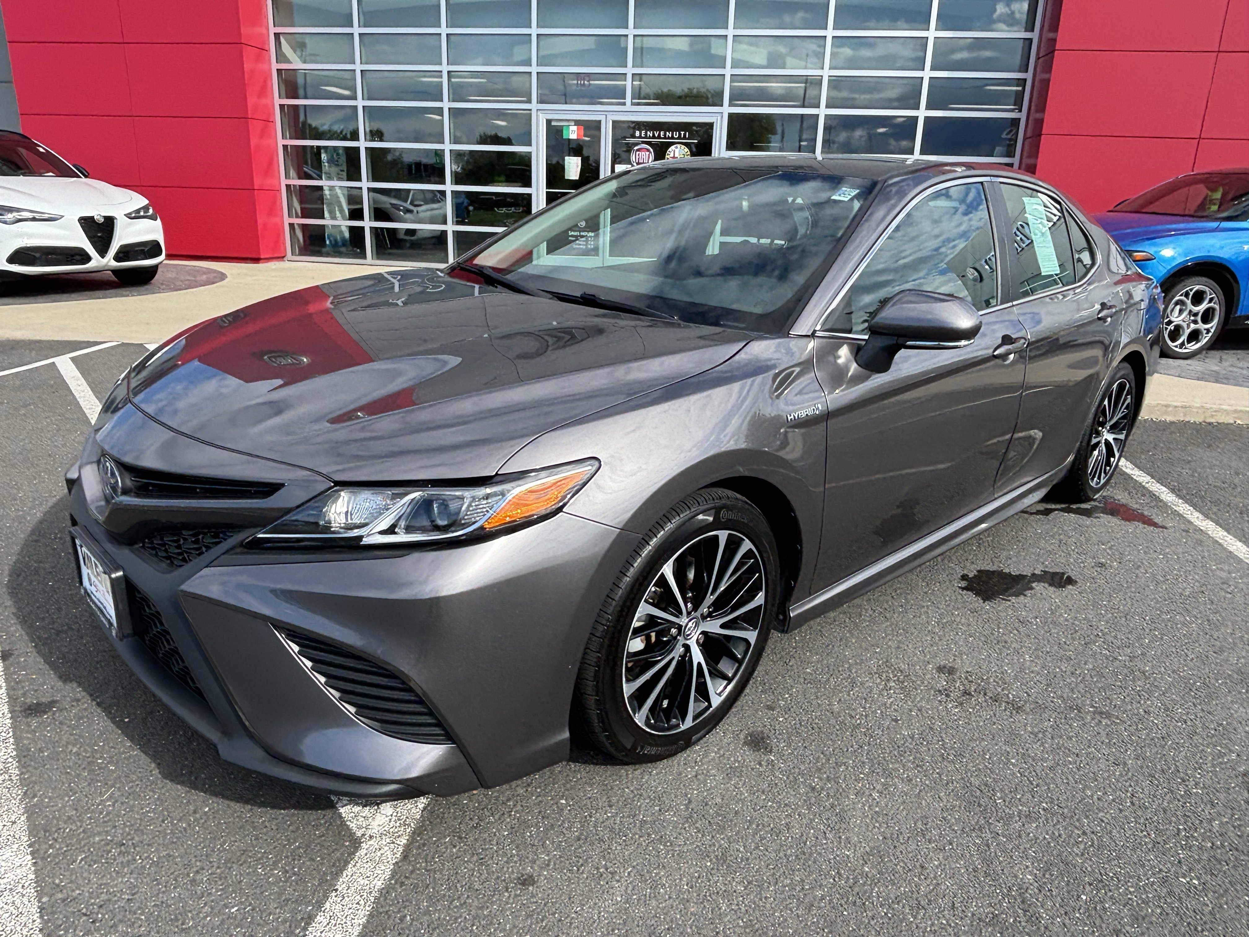 Used 2019 Toyota Camry SE w/ Audio Package FWD image 3