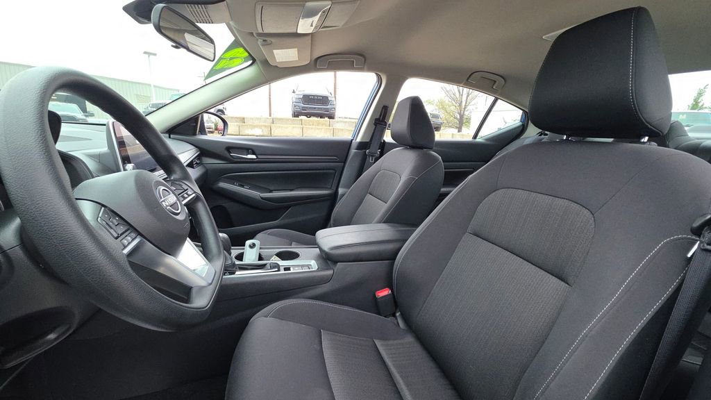 Used 2025 Nissan Altima 2.5 SV AWD/4WD image 20