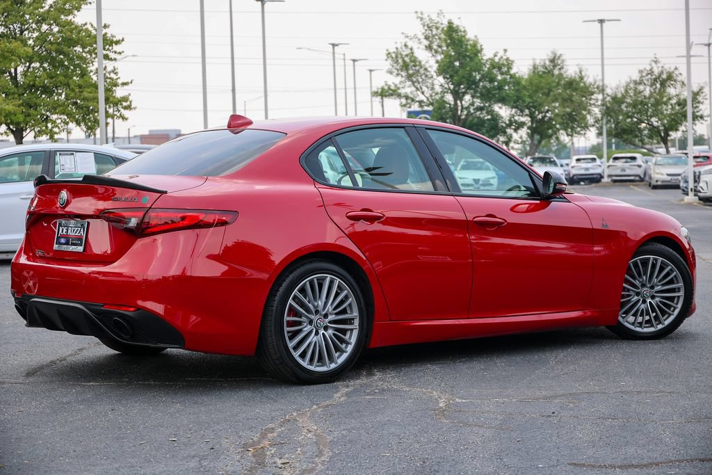 Used 2020 Alfa Romeo Giulia w/ Quick Order Package 22K Sport RWD image 37