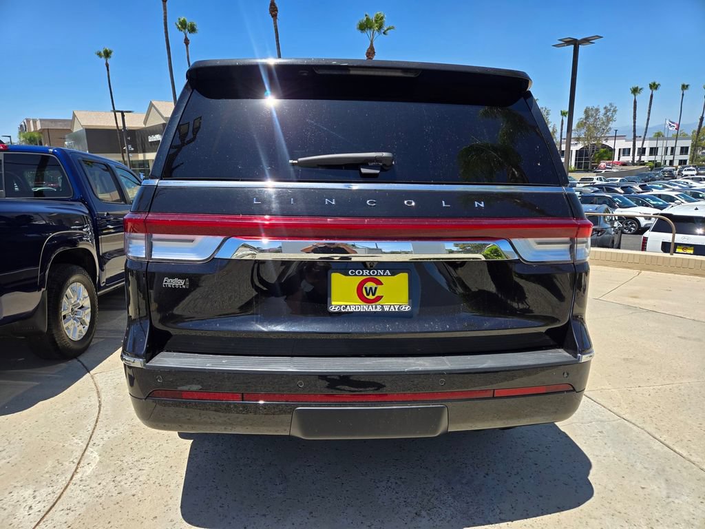 Used 2024 Lincoln Navigator Reserve AWD/4WD image 5