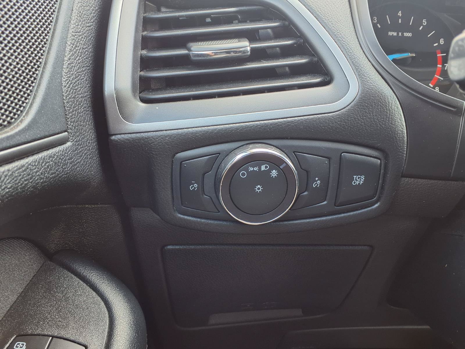 Used 2019 Ford Edge SE w/ SE Fleet Driver's Package FWD image 9