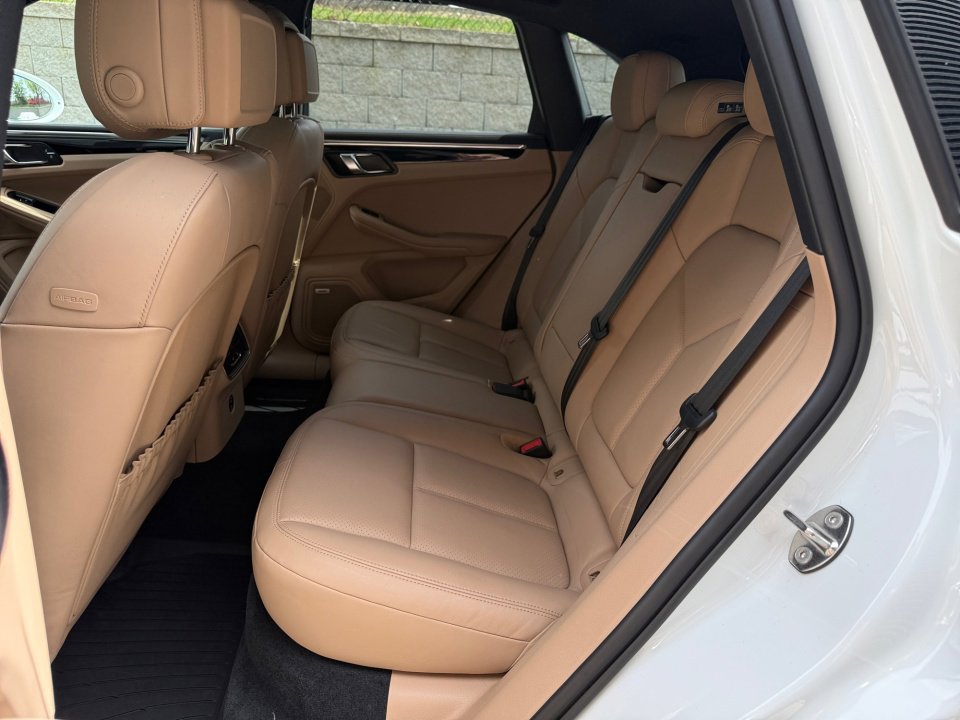 Certified 2023 Porsche Macan image 20