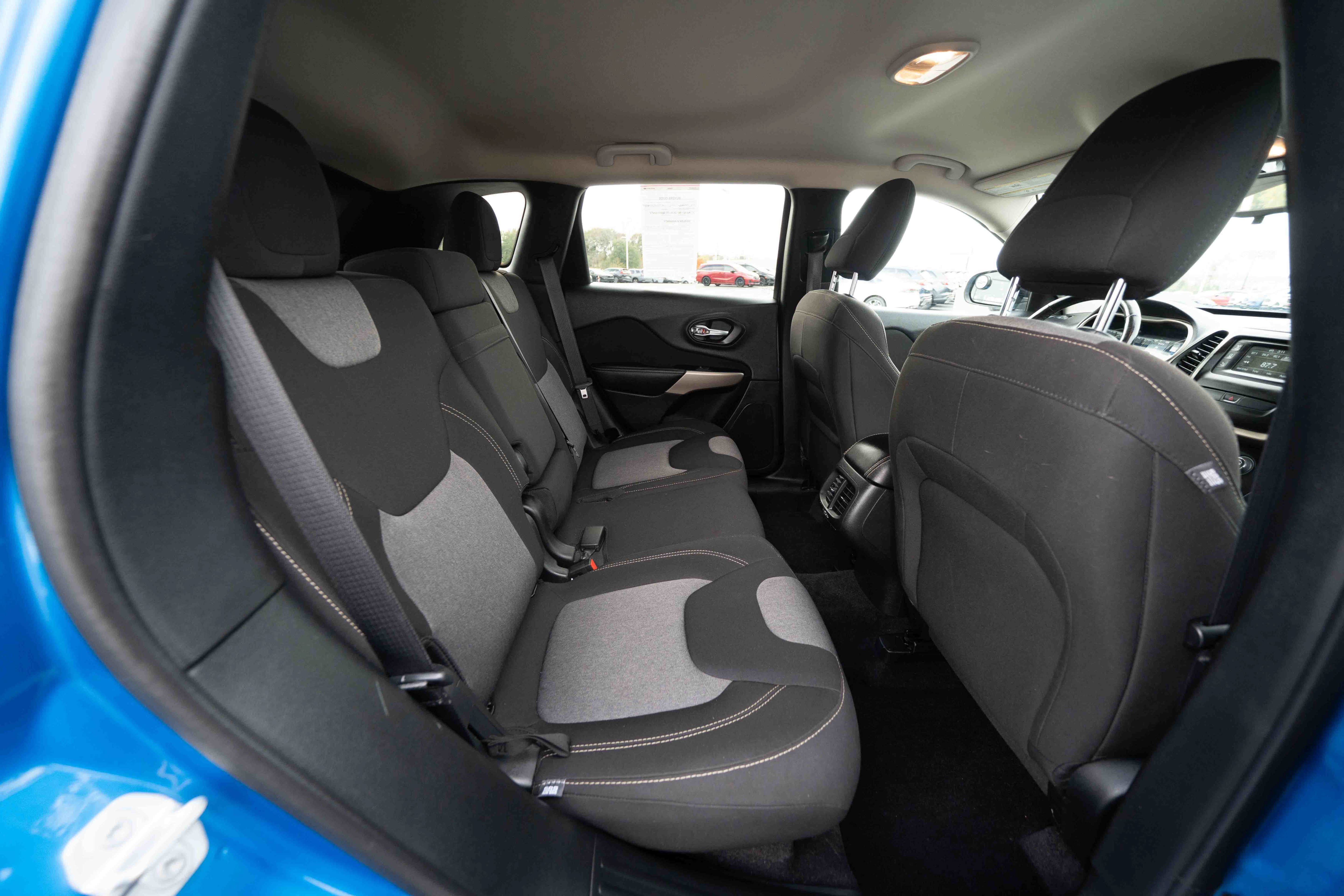 Used 2017 Jeep Cherokee Sport w/ Cold Weather Group FWD image 25