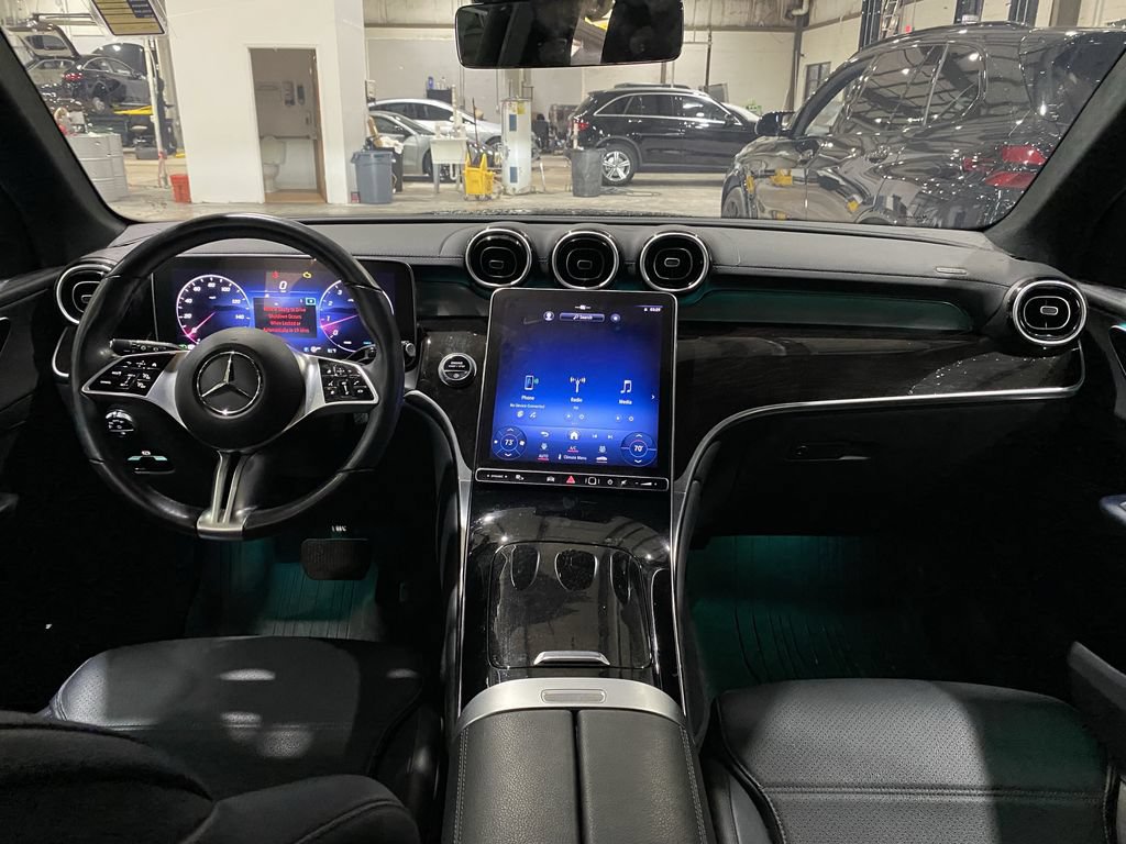 Used 2023 Mercedes-Benz GLC 300 4MATIC image 2