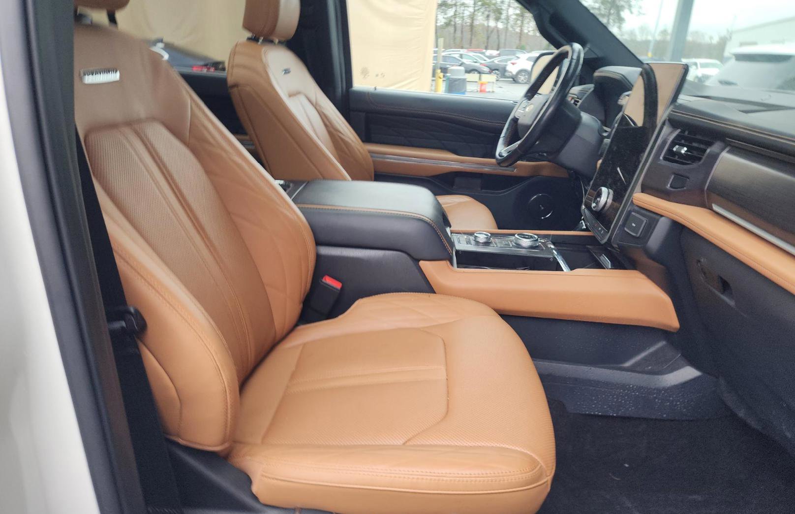 Used 2022 Ford Expedition Platinum image 11