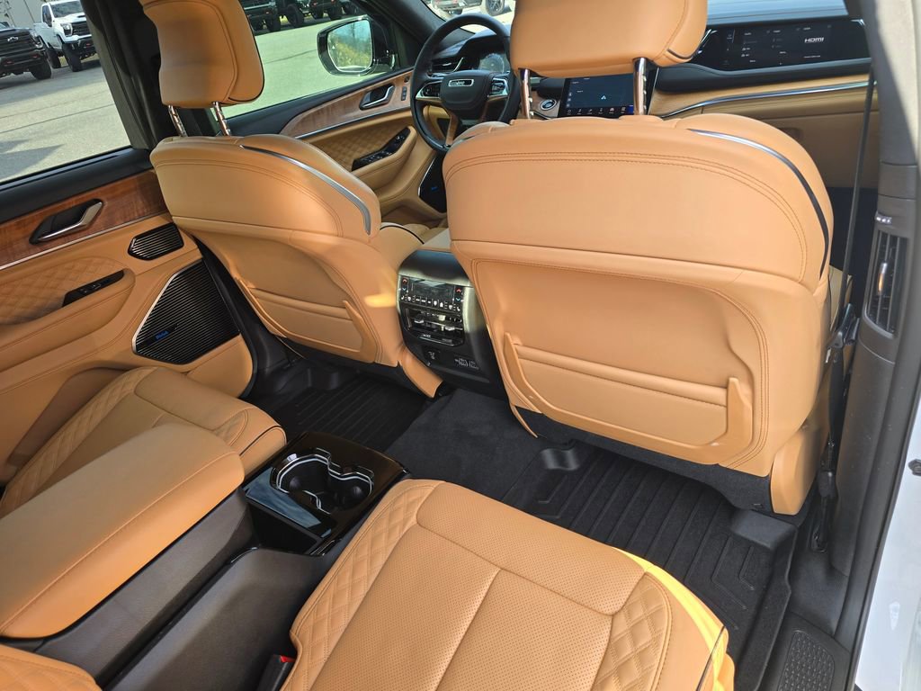Used 2025 Jeep Grand Cherokee L Summit image 29