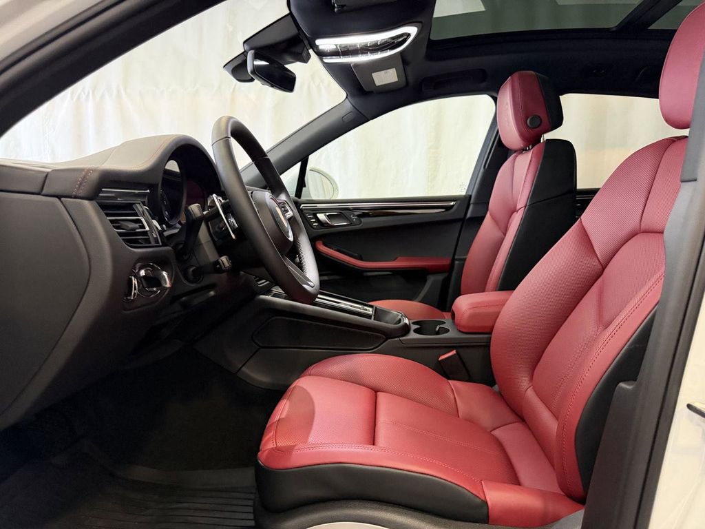 New 2026 Porsche Macan AWD/4WD image 5
