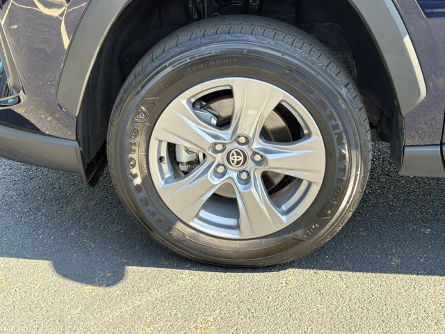 Used 2025 Toyota RAV4 XLE AWD/4WD image 11