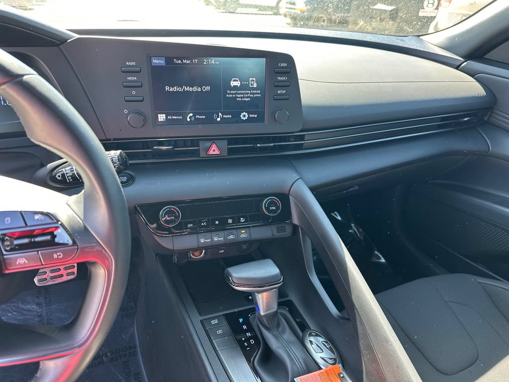 Used 2025 Hyundai Elantra Sport FWD image 28
