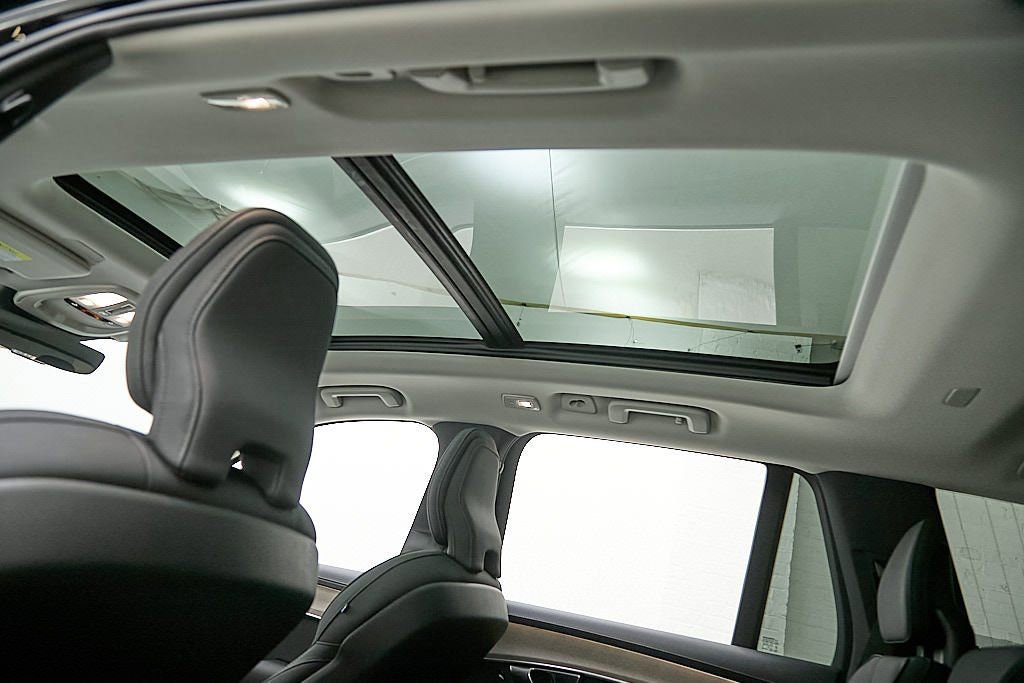 New 2026 Volvo XC90 B6 Plus w/ Protection Package Premier image 23