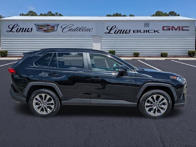Used 2021 Toyota RAV4 XLE Premium FWD image 3