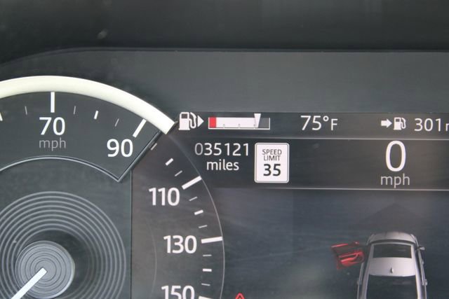 Used 2022 Jaguar XF SE image 15