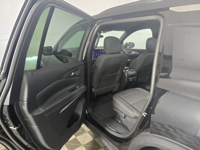 Used 2025 Chevrolet Traverse LT image 14