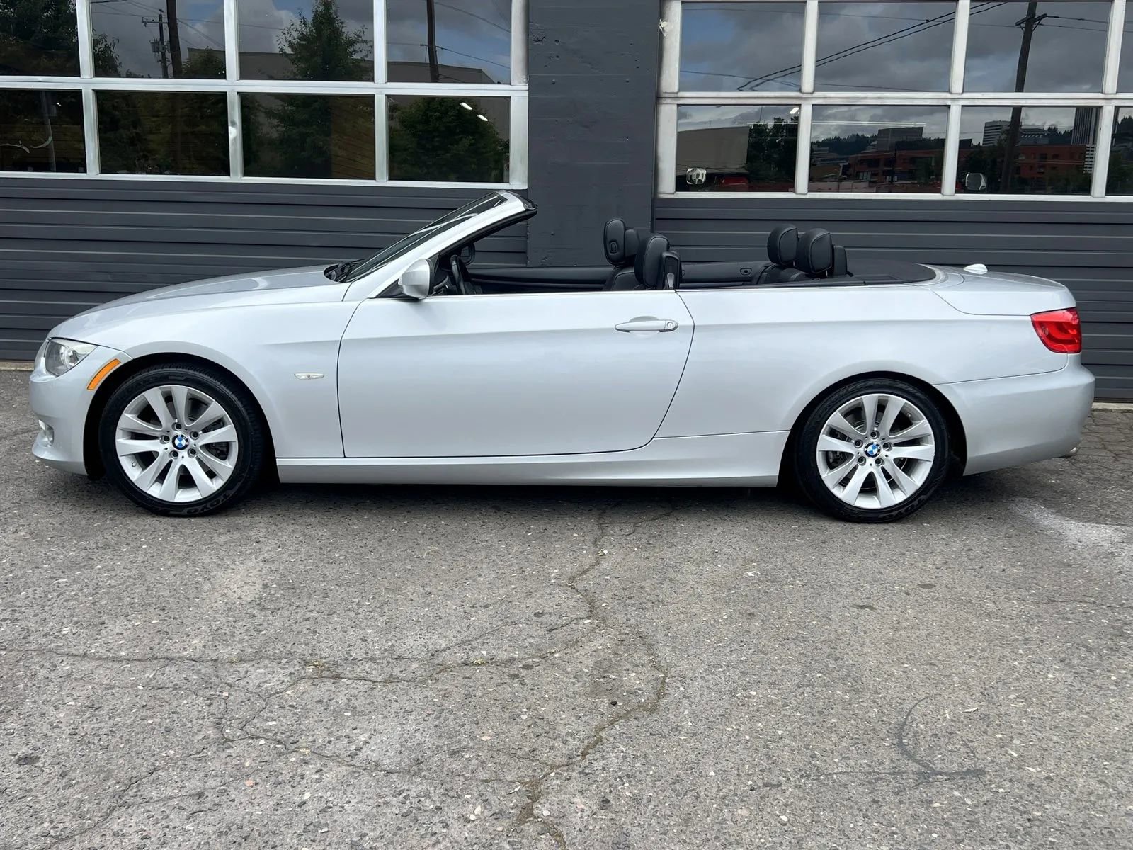 Used 2012 BMW 328i Convertible image 2