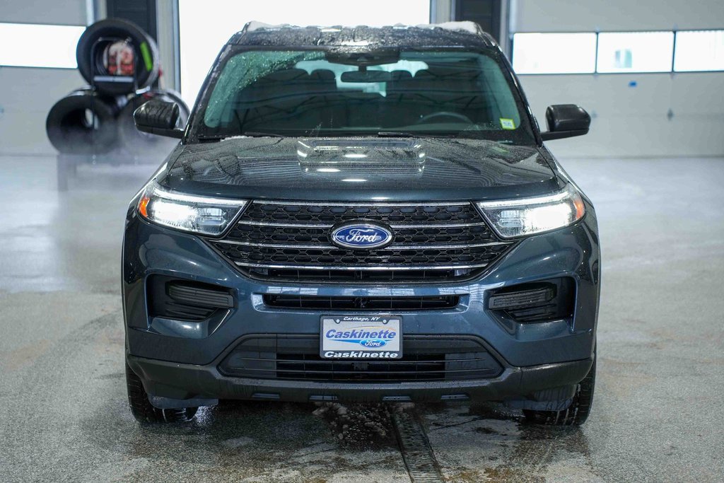Used 2024 Ford Explorer XLT image 2