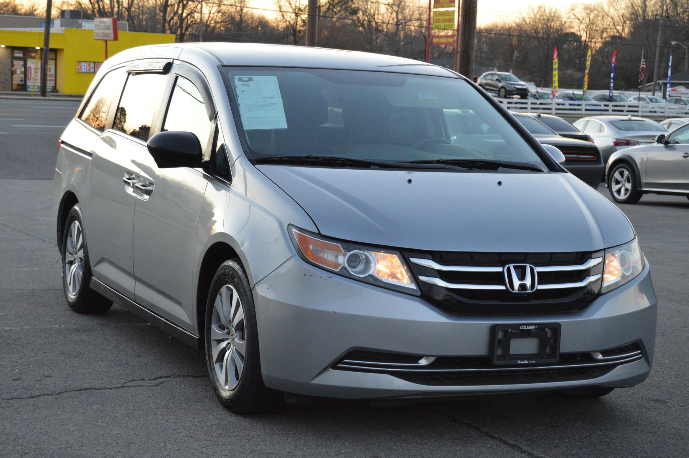 Used 2017 Honda Odyssey SE image 2