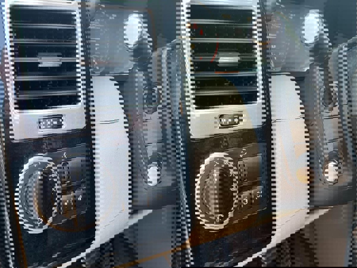 Used 2010 Land Rover Range Rover Supercharged image 14