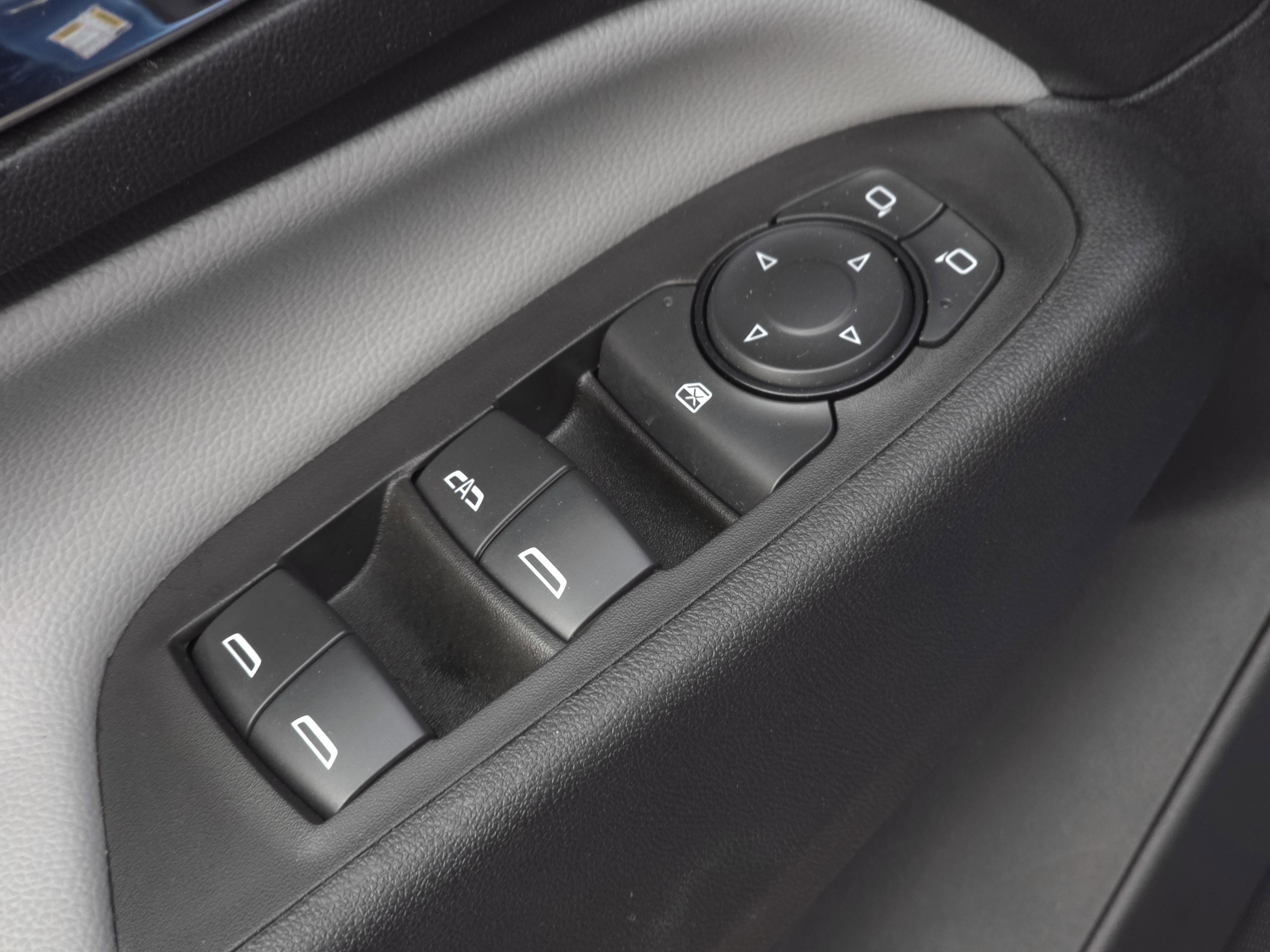 Used 2024 Chevrolet Equinox LS w/ LS Convenience Package image 21