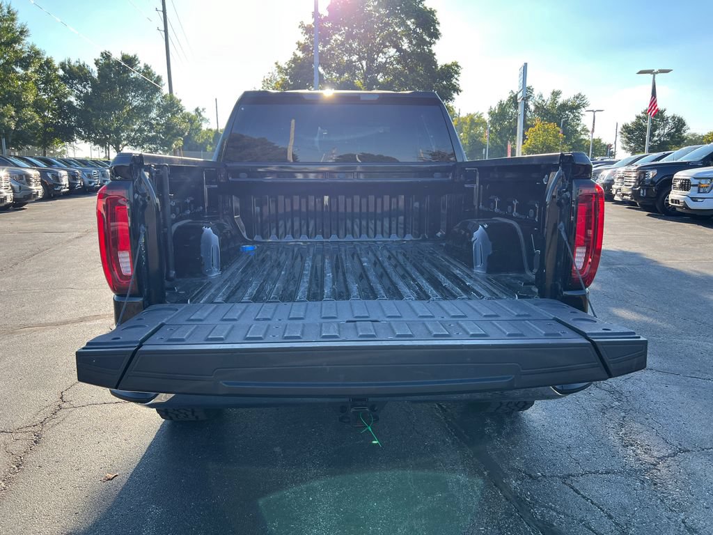 Used 2025 GMC Sierra 1500 SLT AWD/4WD image 9