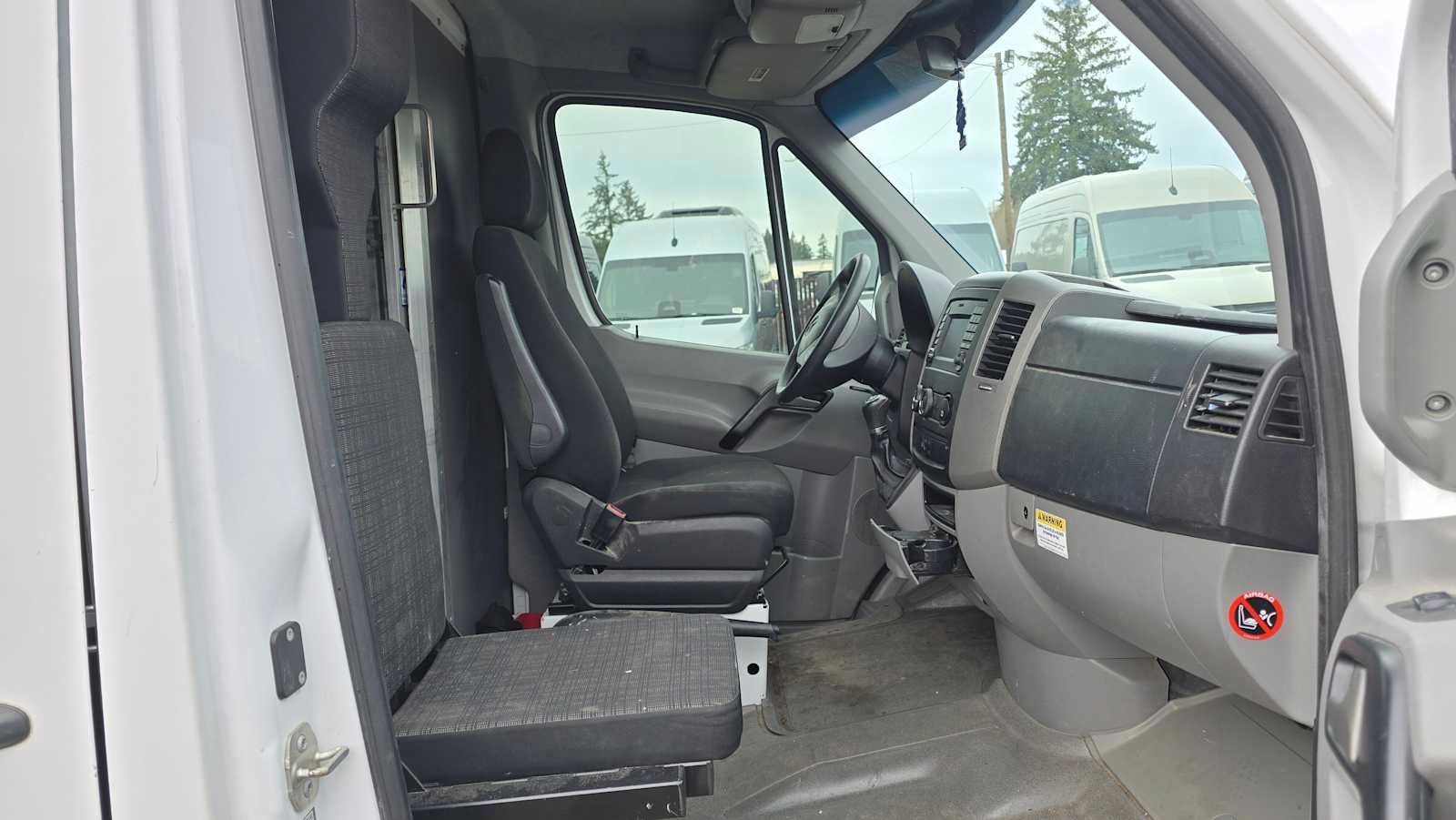 Used 2018 Mercedes-Benz Sprinter 2500 image 7