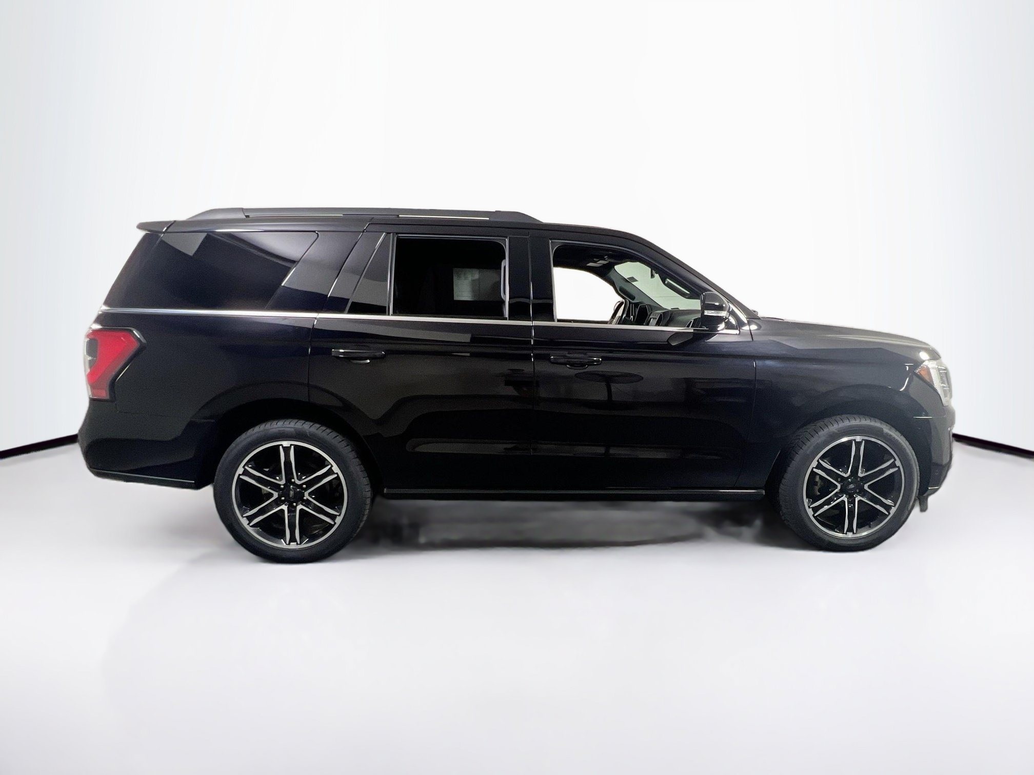 Used 2019 Ford Expedition Limited w/ Equipment Group 303A AWD/4WD image 4
