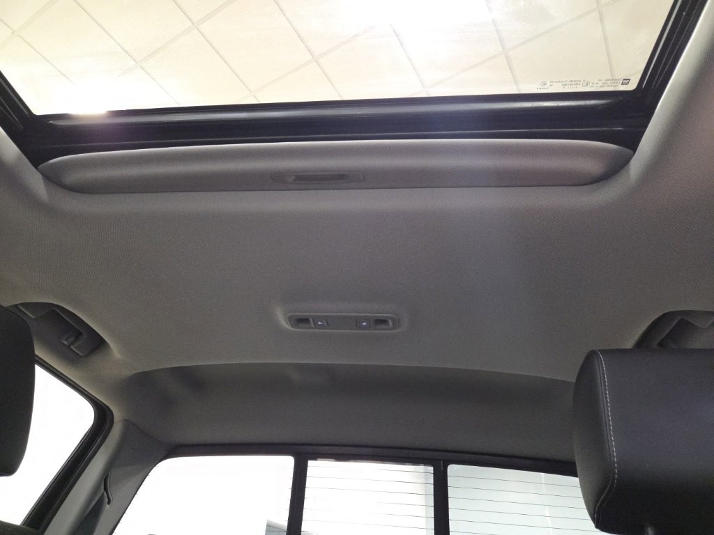 Used 2018 Chevrolet Silverado 1500 LTZ Z71 w/ Redline Edition image 13