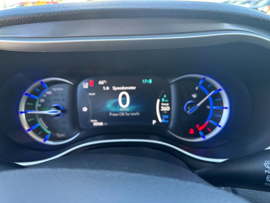 Used 2024 Chrysler Pacifica Select image 32