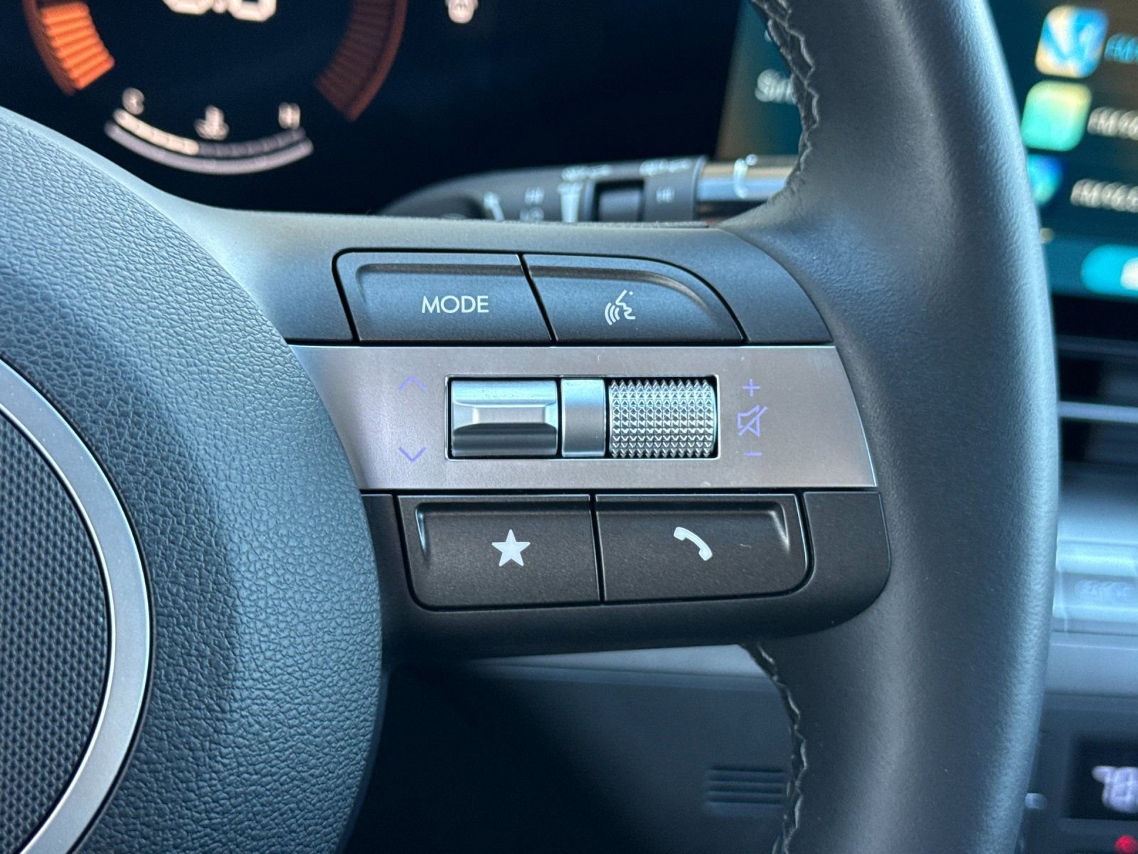 Certified 2025 Hyundai Kona SEL image 27