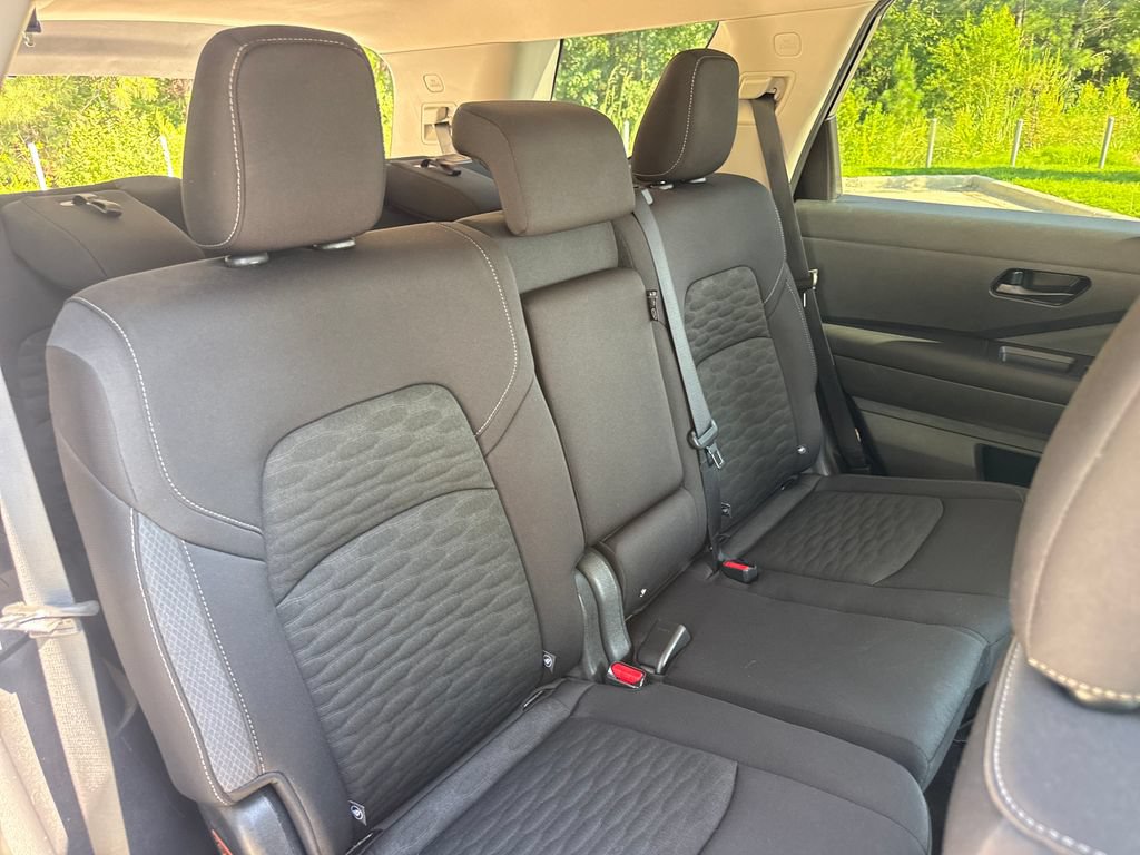 Used 2025 Nissan Pathfinder SV FWD image 34