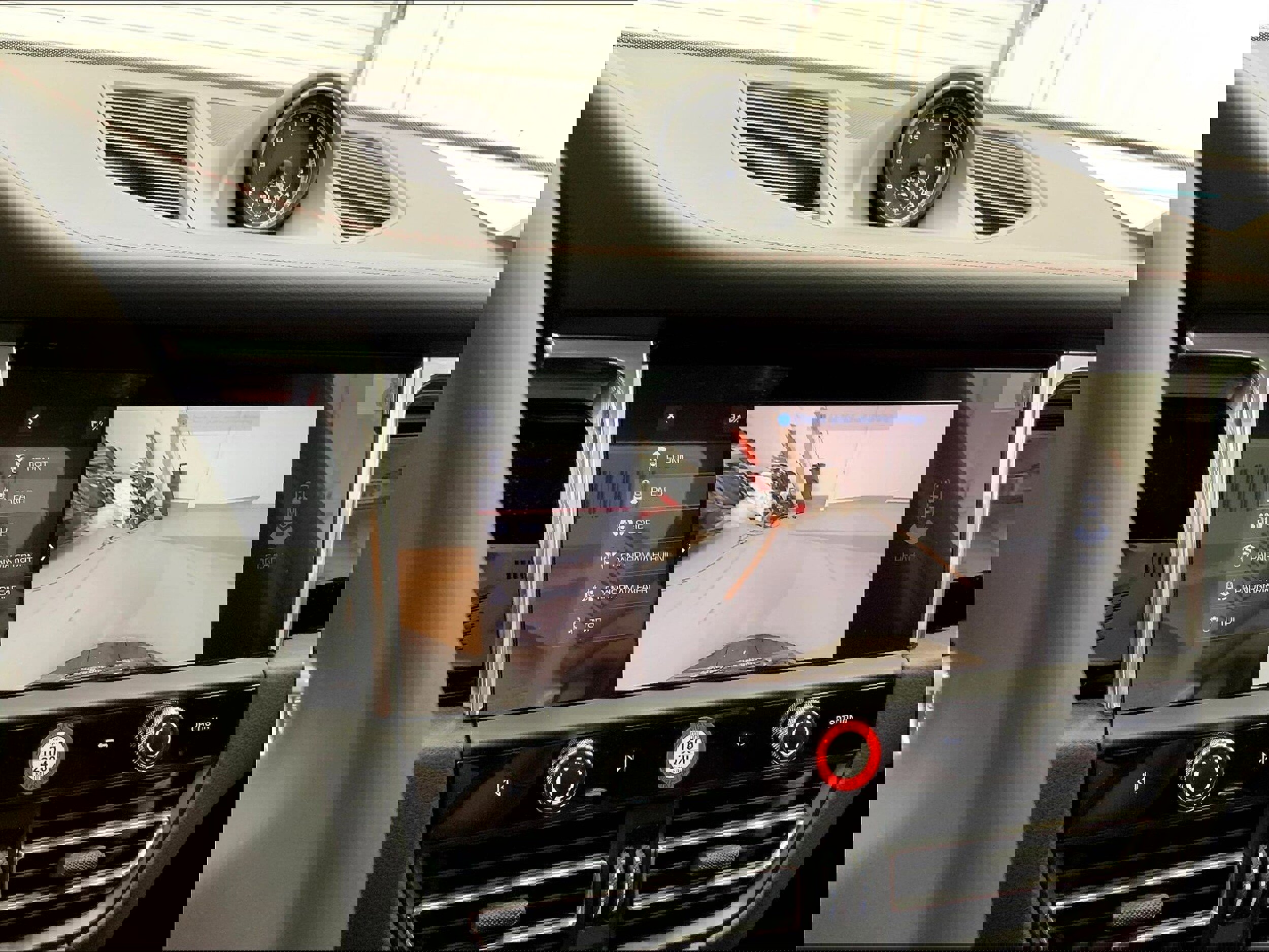 New 2025 Porsche Macan image 15