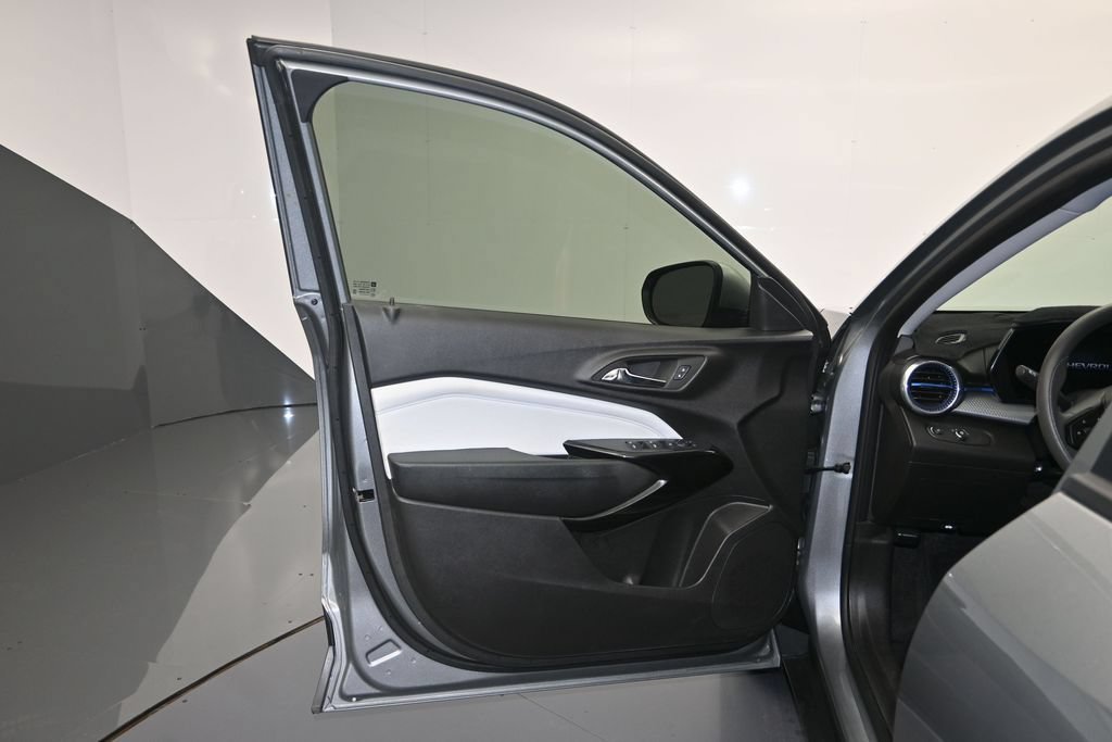 Certified 2025 Chevrolet Trax LT FWD image 10