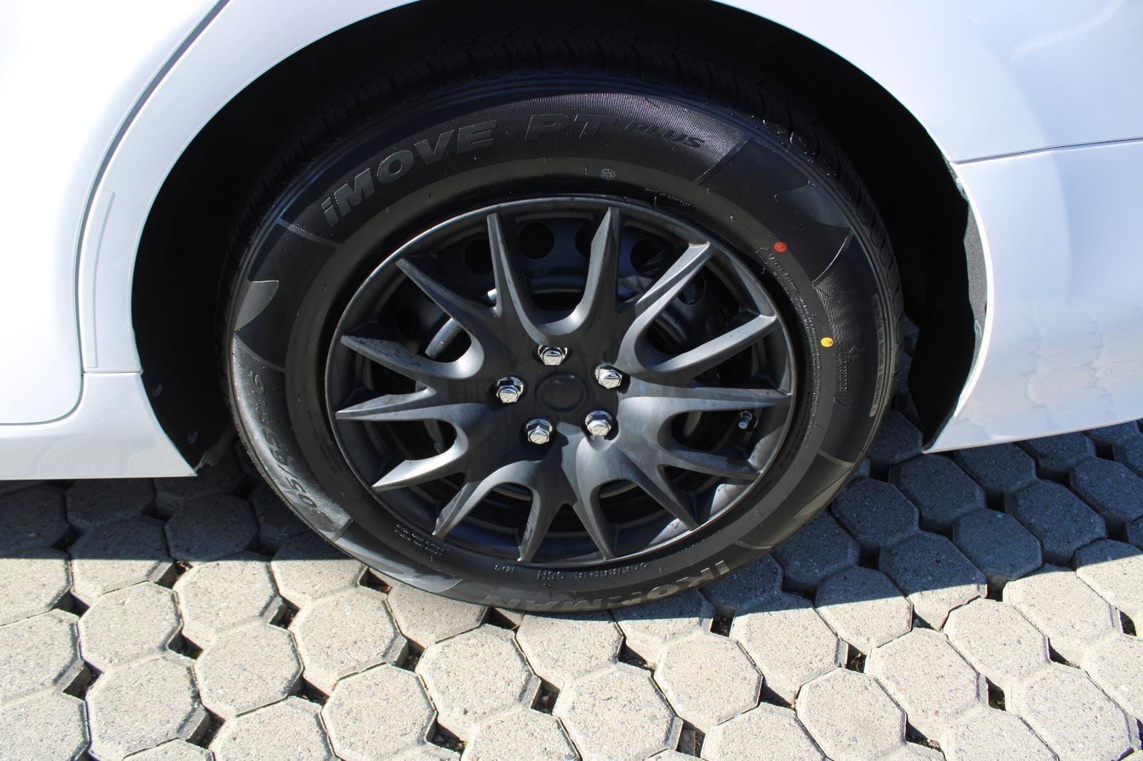 Used 2021 Toyota Camry LE image 11