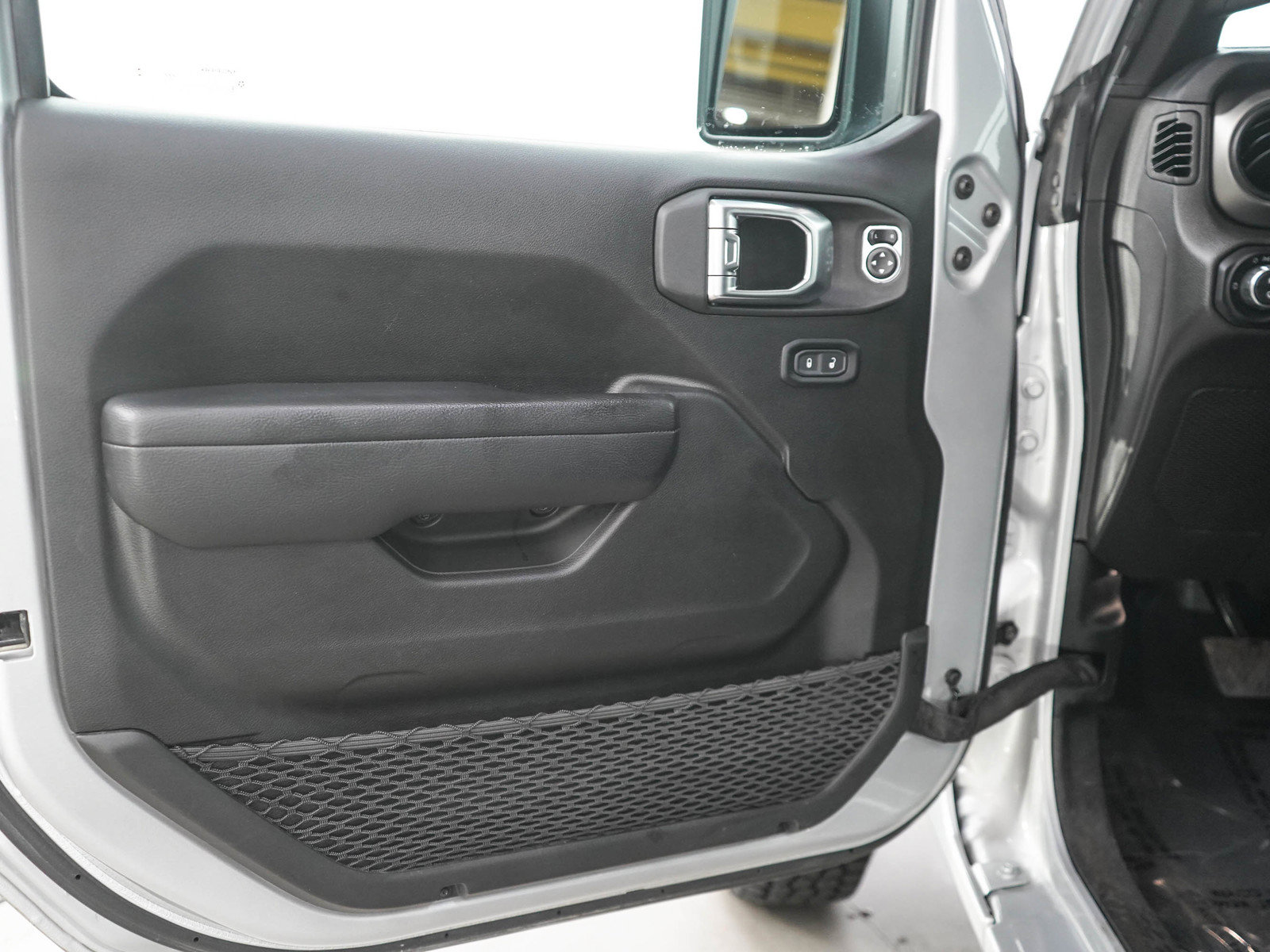 Used 2023 Jeep Gladiator Sport AWD/4WD image 18