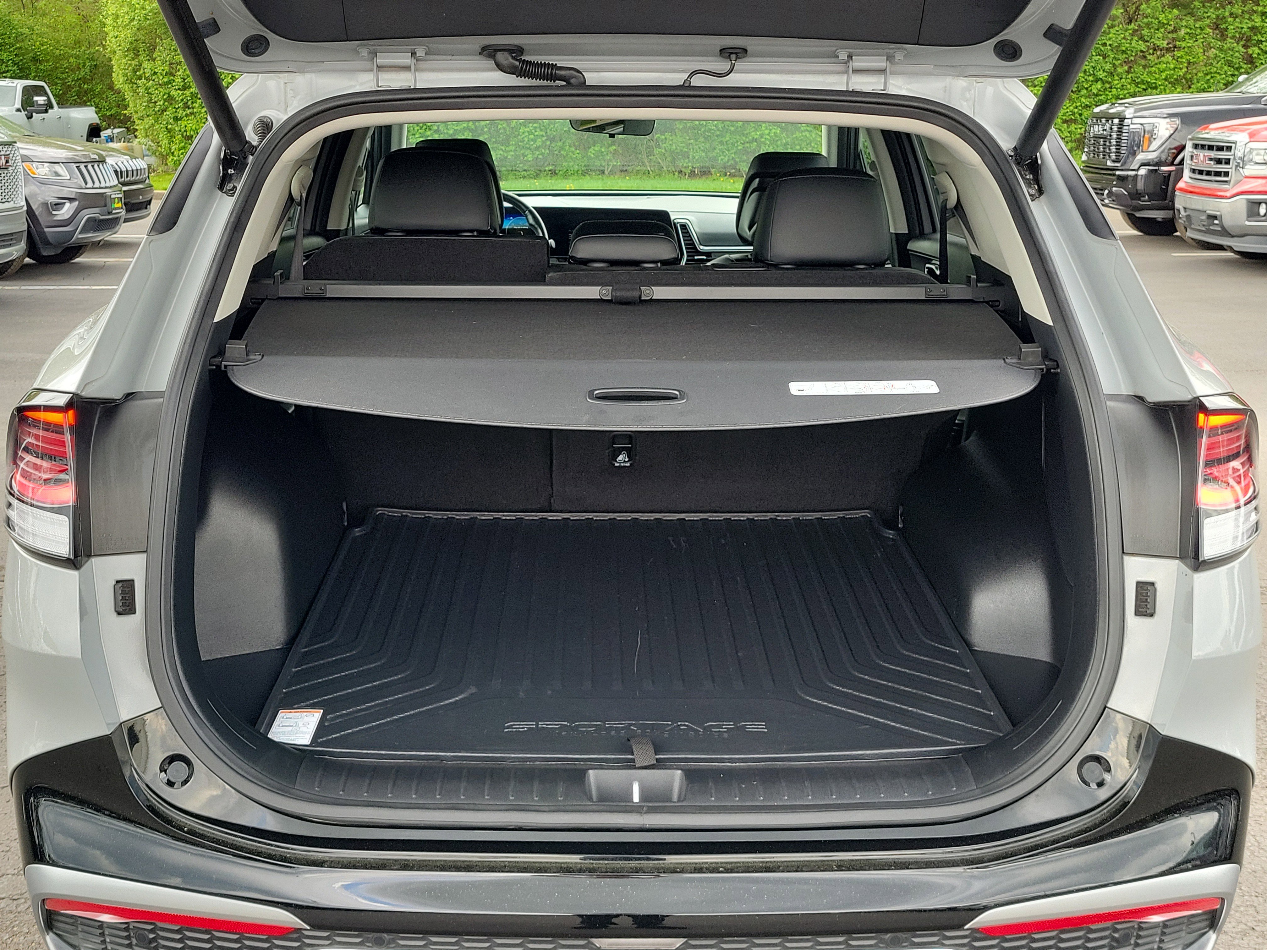 Used 2024 Kia Sportage SX image 8