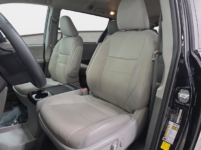 Certified 2020 Toyota Sienna XLE w/ XLE Navigation Package FWD image 12