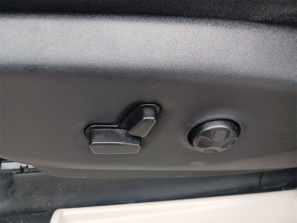 Used 2024 Chrysler Pacifica Touring-L image 30