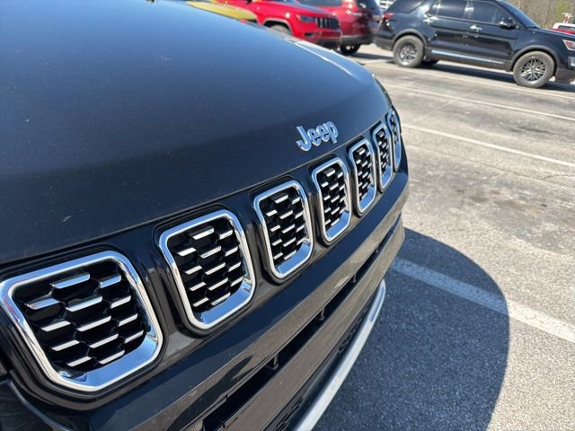 Used 2025 Jeep Compass Limited image 9